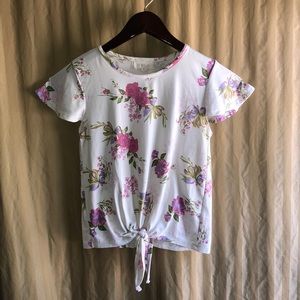 ❤️ 4/$15 ❤️ Girls White Floral shirt